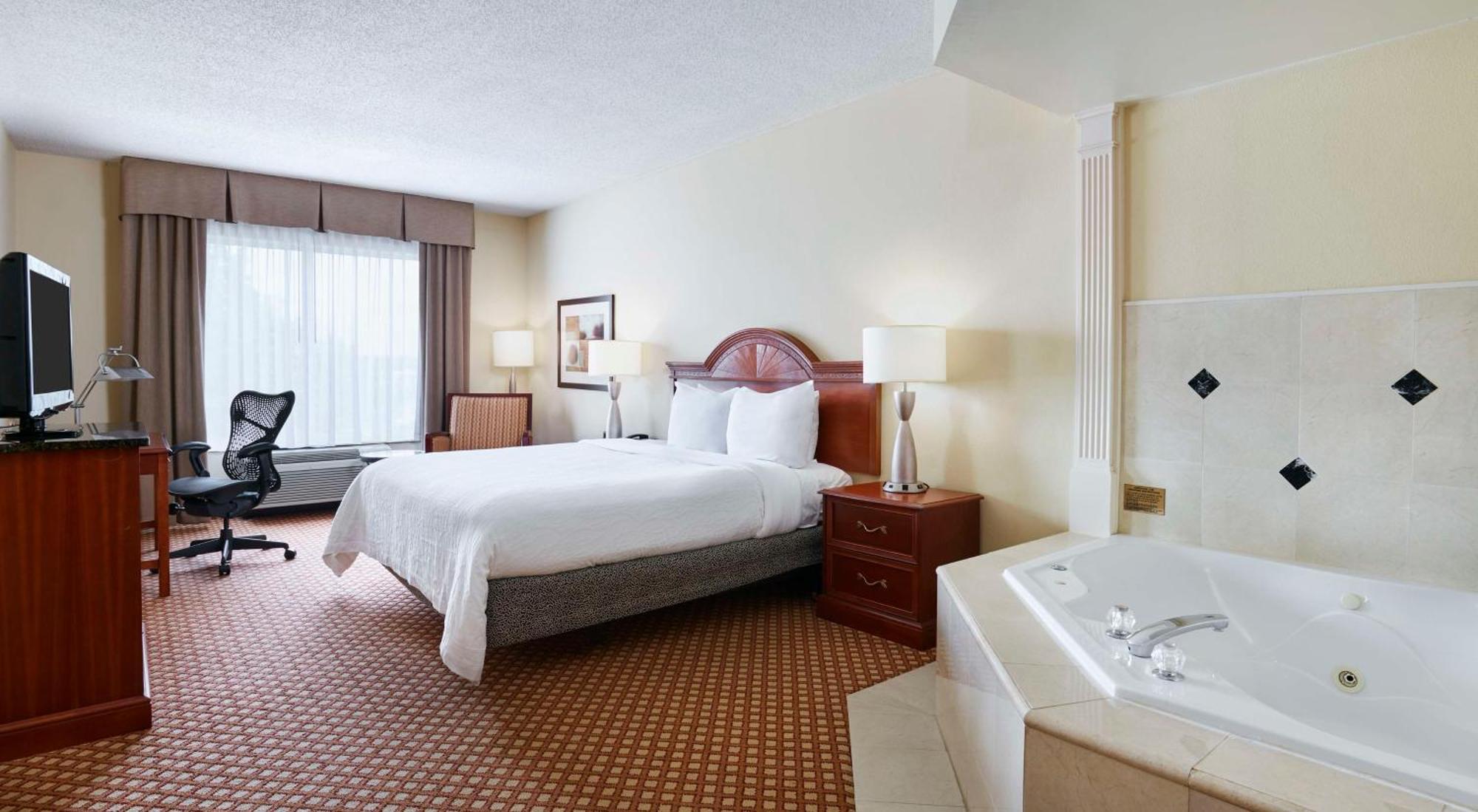 Hilton Garden Inn Charlotte North Bagian luar foto
