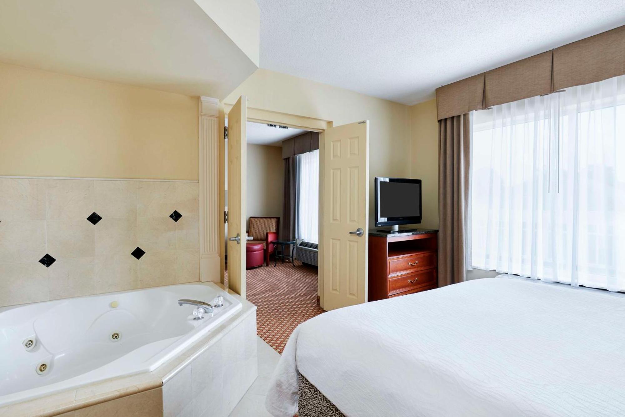 Hilton Garden Inn Charlotte North Bagian luar foto