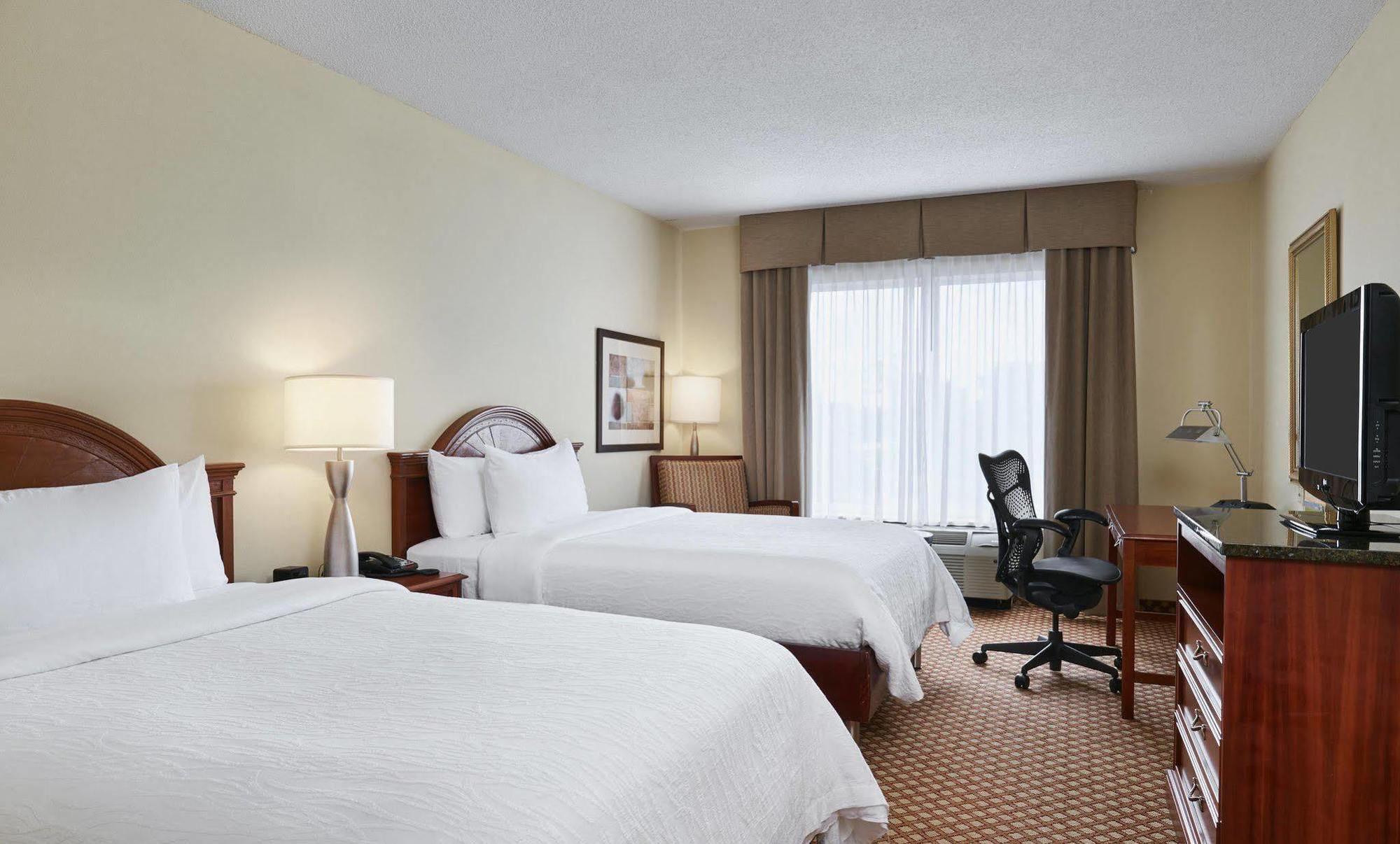 Hilton Garden Inn Charlotte North Bagian luar foto