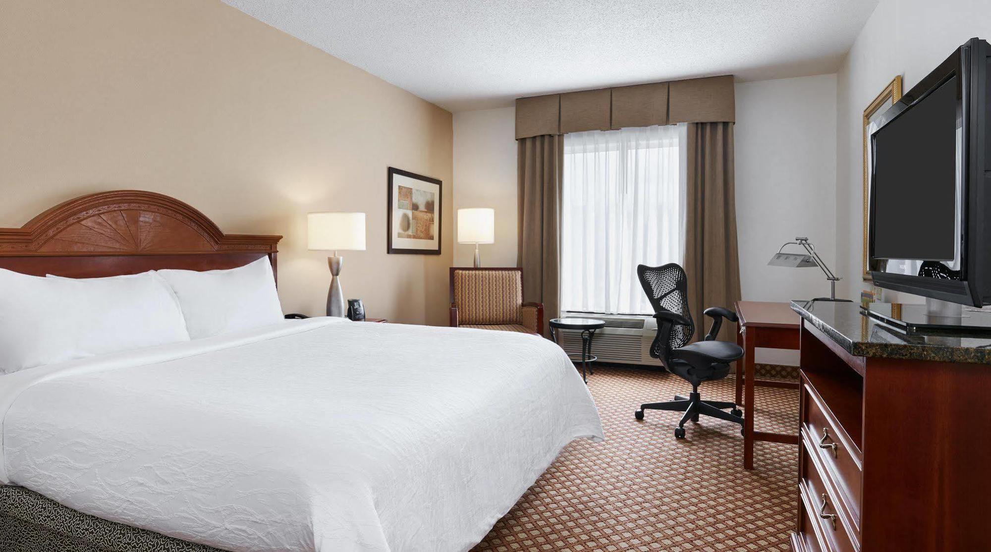 Hilton Garden Inn Charlotte North Bagian luar foto