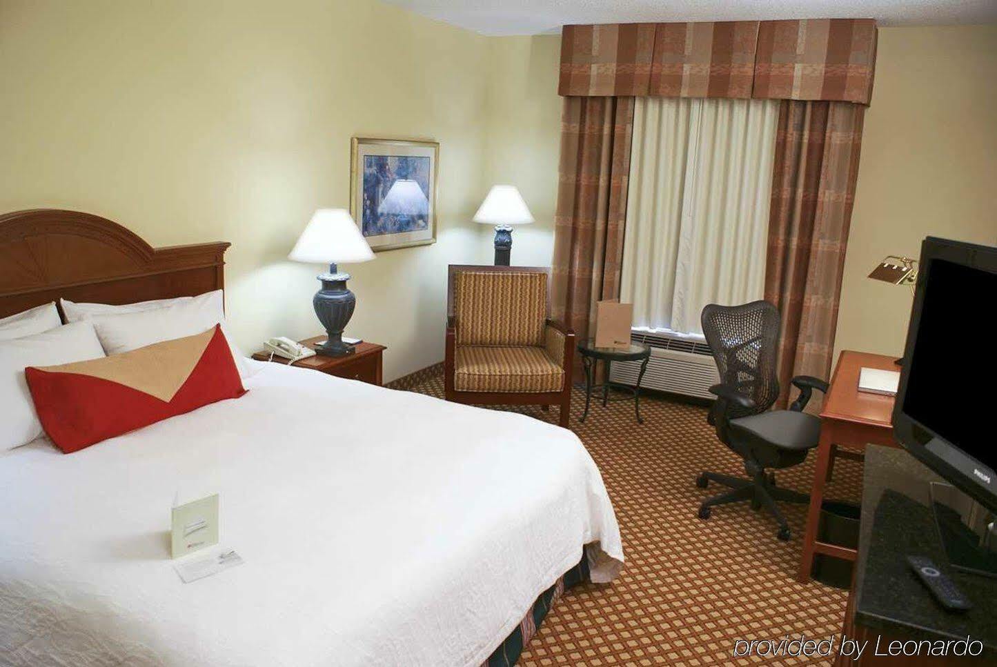 Hilton Garden Inn Charlotte North Bagian luar foto